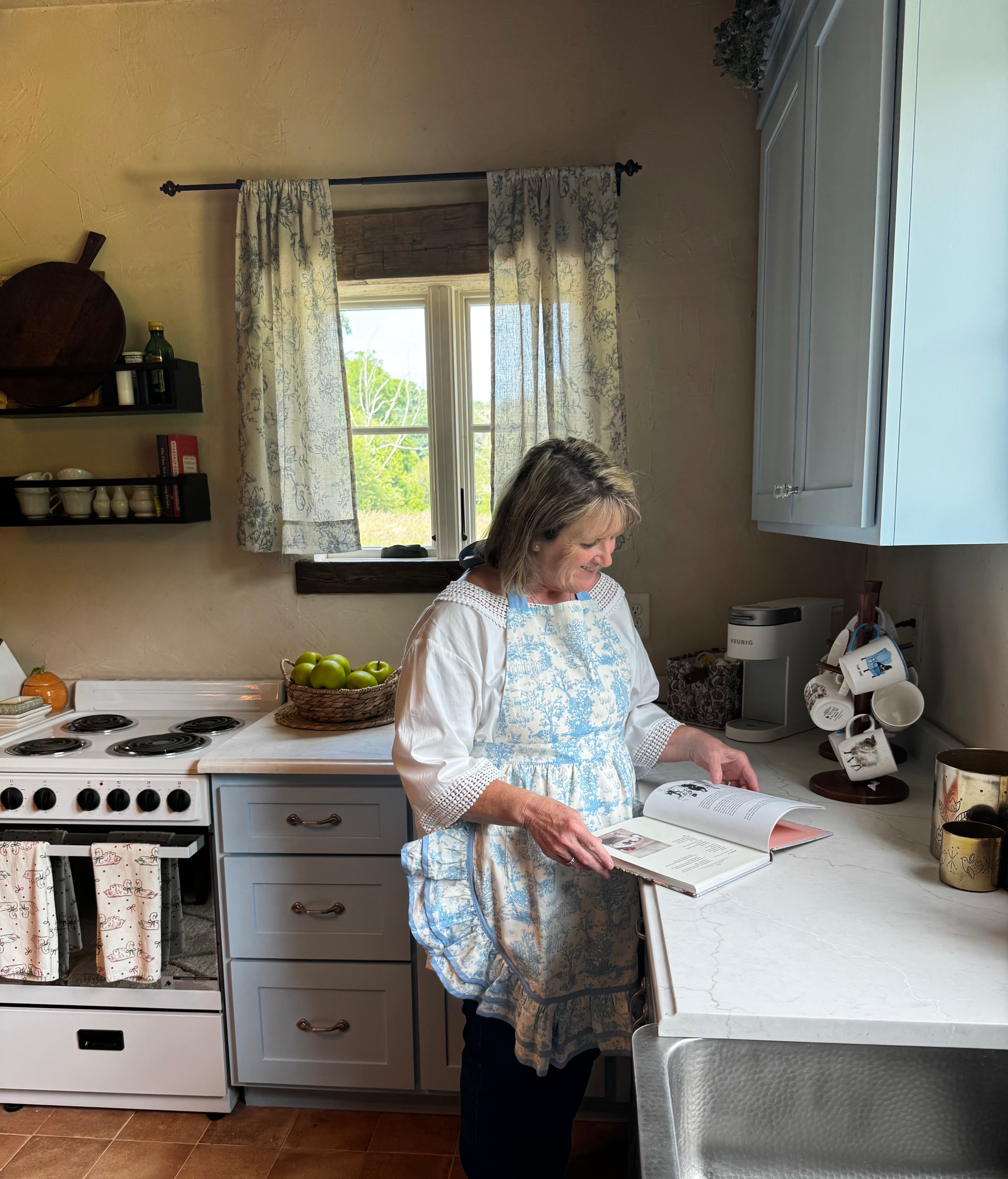 Heirloom Apron-Cornflower Blue